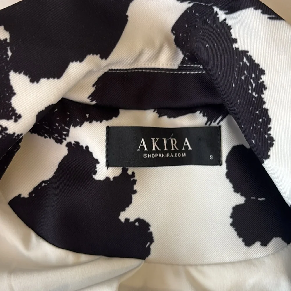 AKIRA sz small, black/white Blazer - Picture 3 of 4